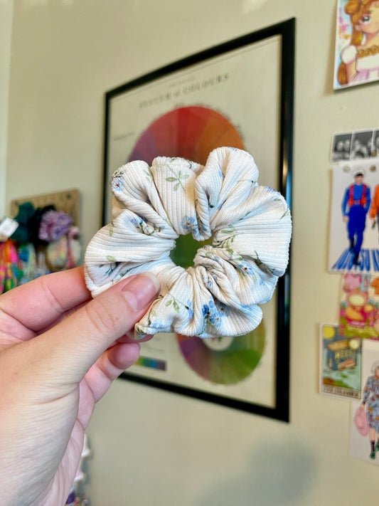 Cream Floral Ribbed Scrunchie - Regular